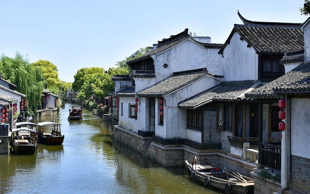 男人喜欢拿他自己和我前任比较，一直问我前任的事为什么？